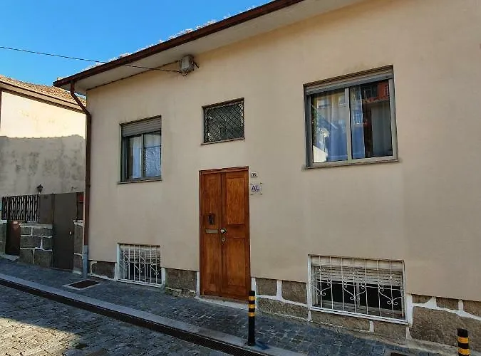 Ninho Jardim Do Morro * Вила-Нова-ди-Гая